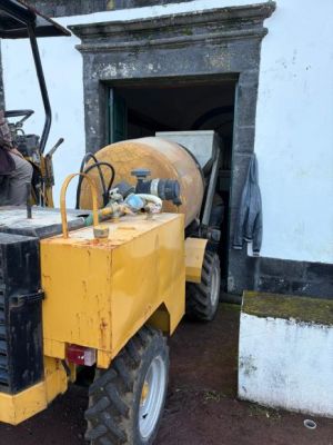 Substitui&ccedil;&atilde;o do Pavimento na Ermida das Almas em curso