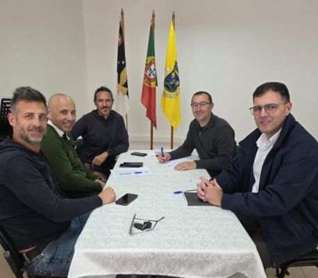 Assinatura de Acordo de Colabora&ccedil;&atilde;o - Associa&ccedil;&atilde;o Desportiva Trilhos de Lava