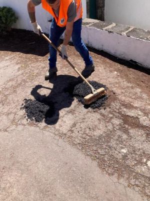 Junta de Freguesia da Madalena realiza manuten&ccedil;&atilde;o da rede vi&aacute;ria 